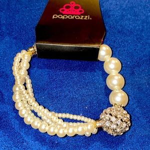 NWT Stretch Pearl Bracelet with Accent piece